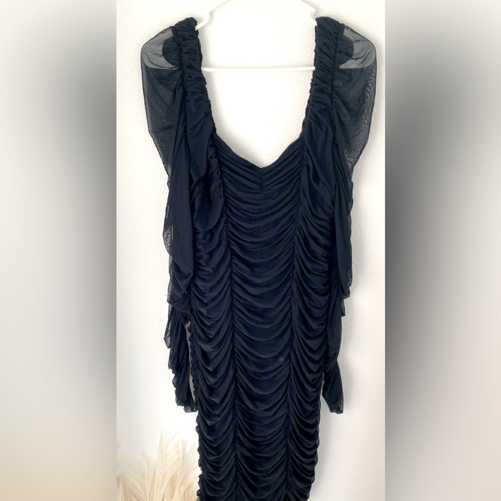 🖤fashion nova ruched midi dress🖤